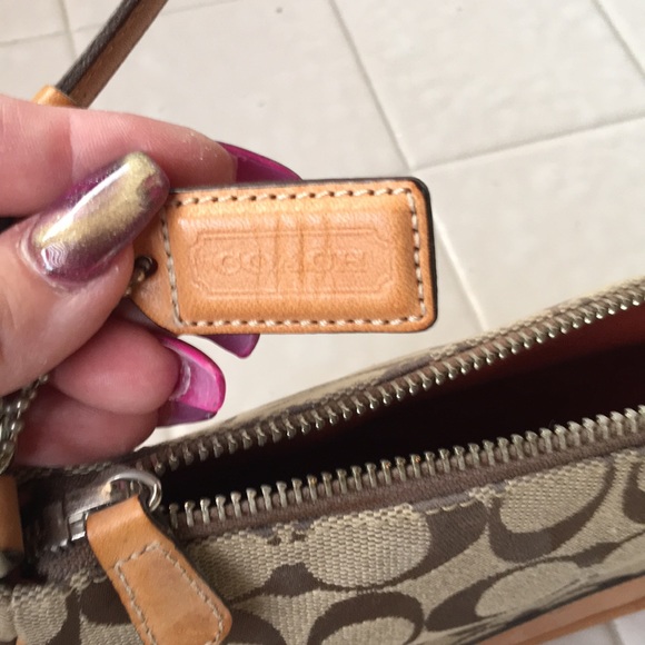 Coach - Picture 4 of 4